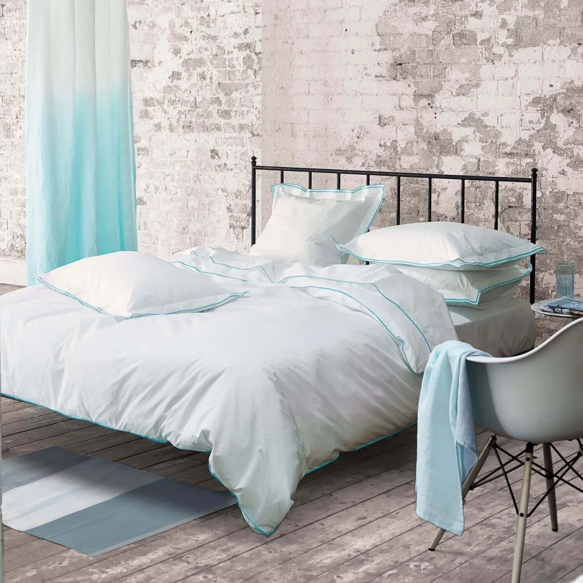 DESIGNERS GUILD  Housse de couette en Percale de coton - 200 x 200 cm - Bleu Nuit/Turquoise