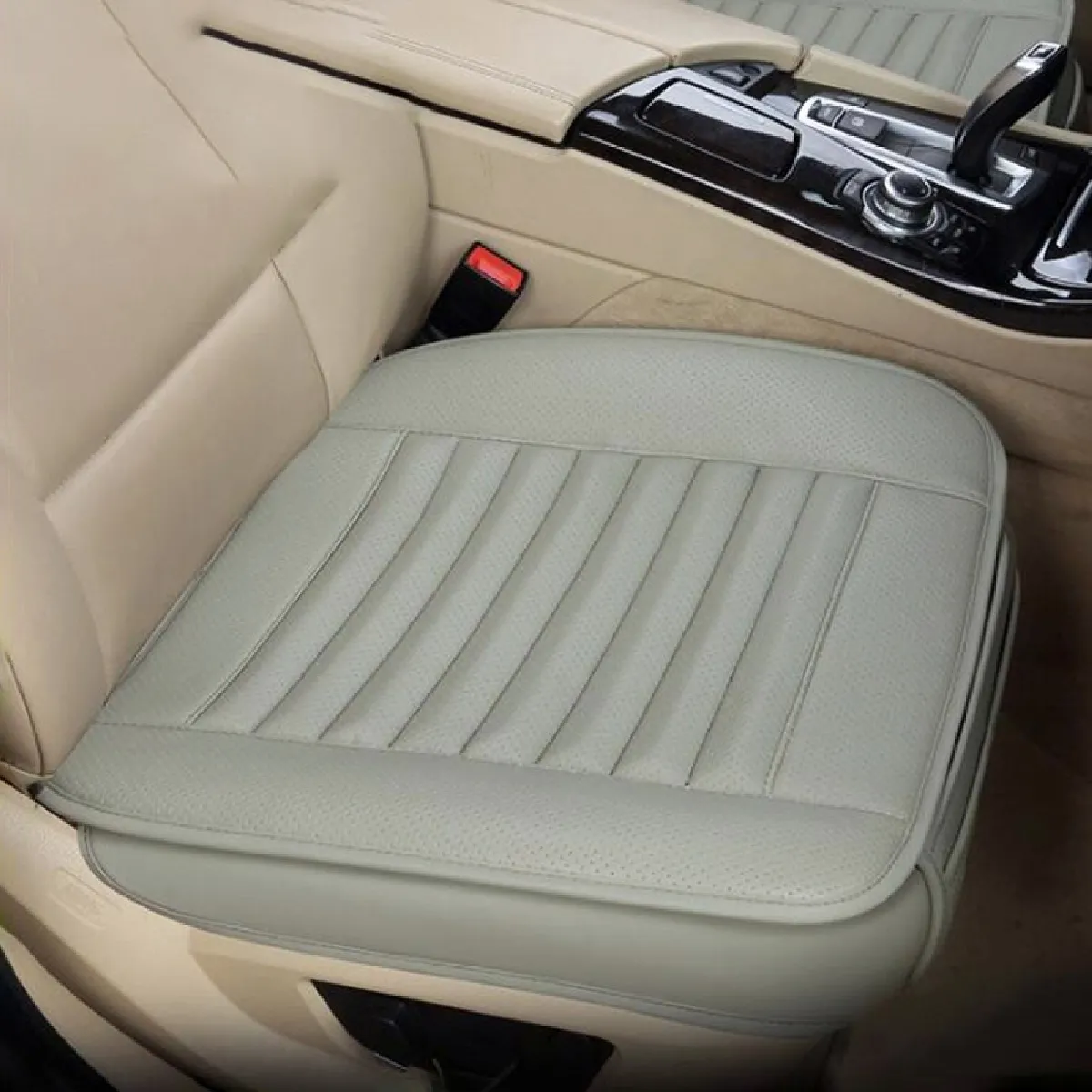 Meilleurs prix pour Housse de selle pour coussin de siège de voiture recouvert de charbon de bambou universel quatre saisons Gris