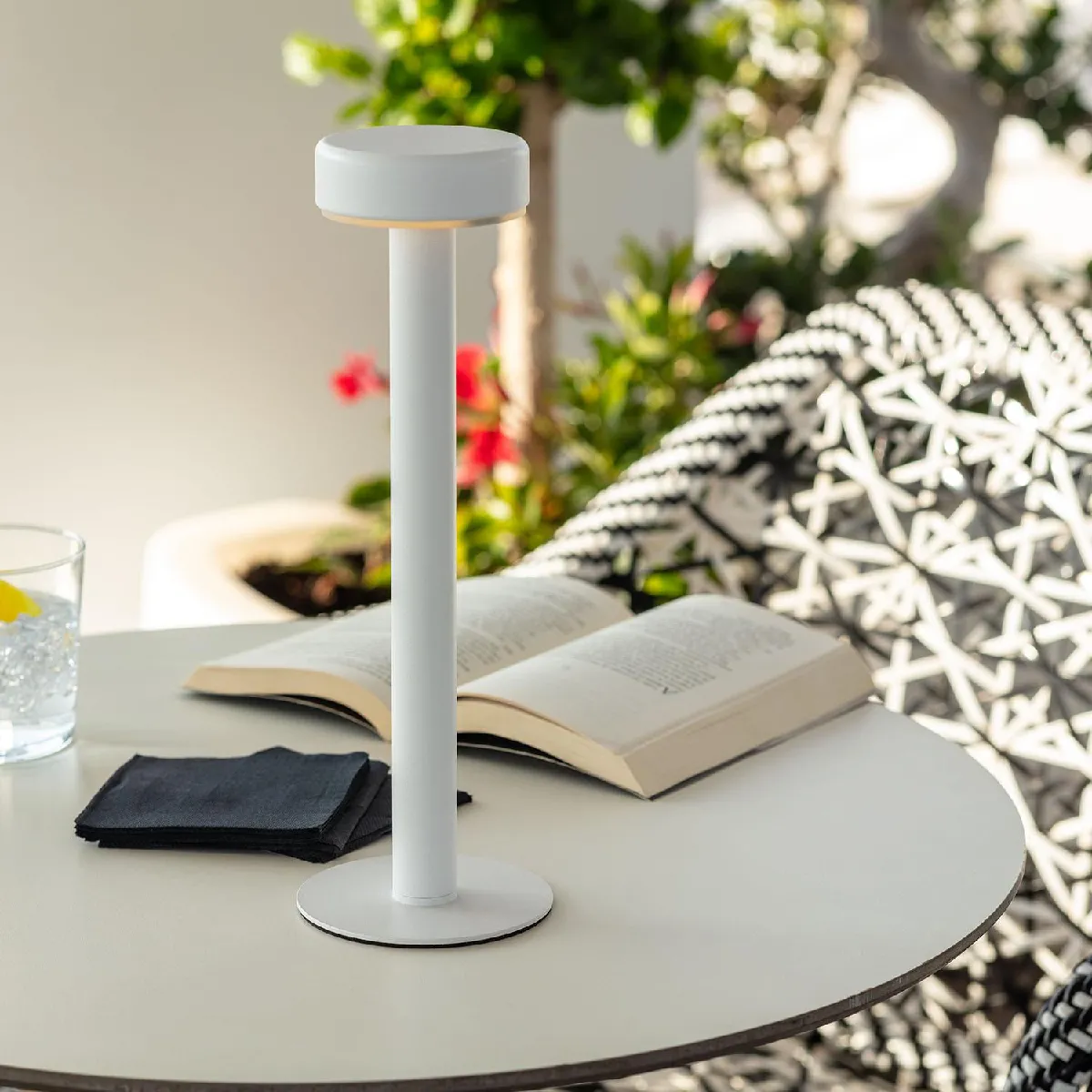 Ledkia Lampe de table LED Bunza - Blanc Ledkia Lampe de table LED Bunza - Blanc