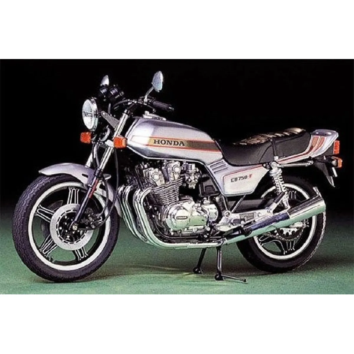 TAMIYA  maquette moto Honda CB750F 1/12
