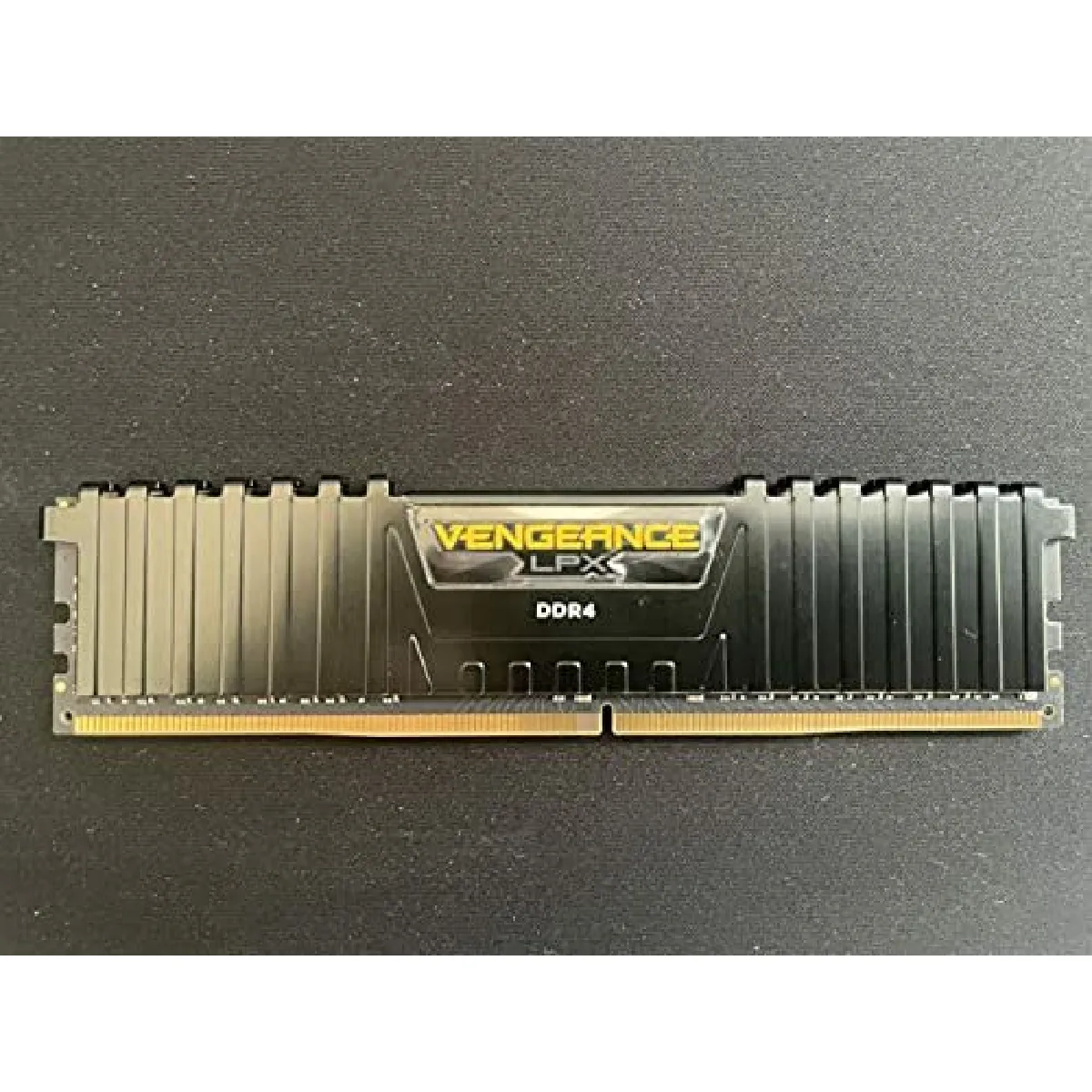 CORSAIR Barrette mémoire 8Go DIMM DDR4 Vengeance LPX PC4 19200 2400 Mhz Neuf - vue 3