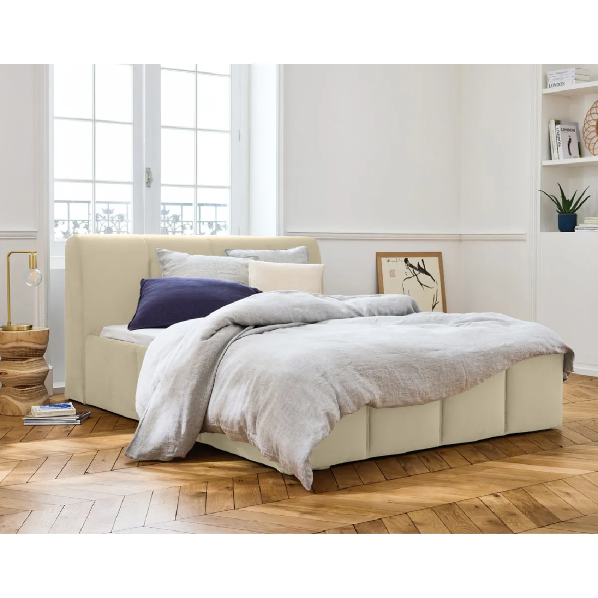 Elysia - lit coffre - 140x190 - en velours - sommier inclus Elysia - lit coffre - 140x190 - en velours - sommier inclus