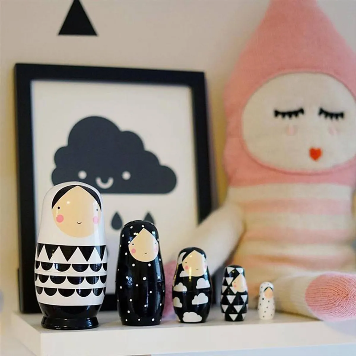 POUPEE RUSSE MATRIOCHKA CEPRUEB NOCAG 5 PIECES PEINTE A LA MAIN H3791 Bois Illustration - Vendu
