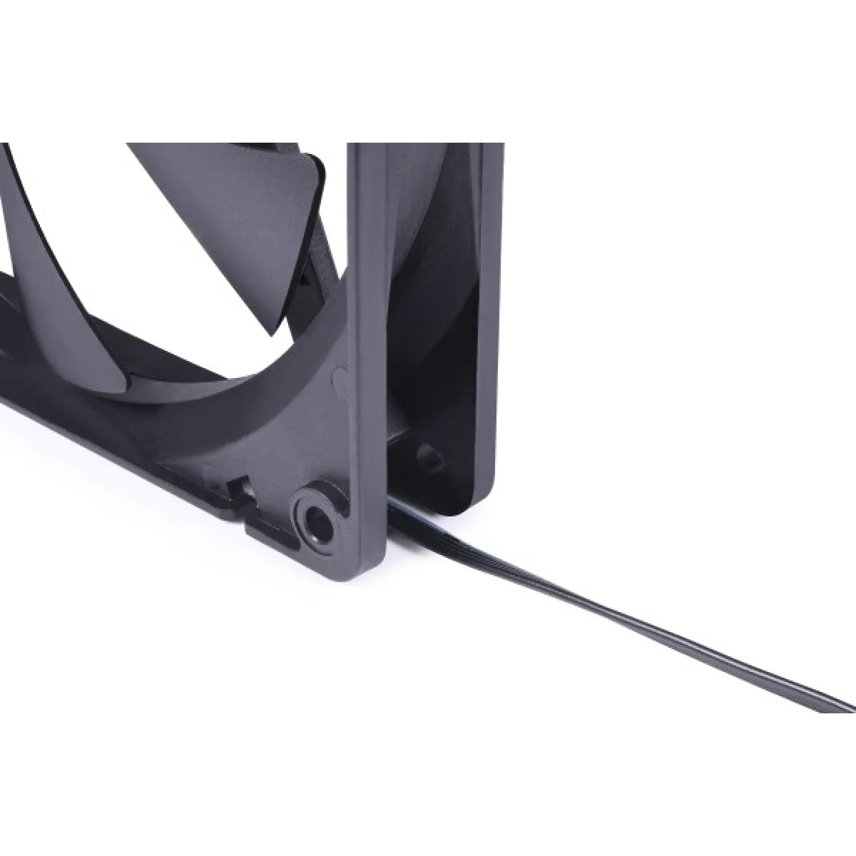 Alphacool Noir Core 140Mm Pwm 2000Rpm
