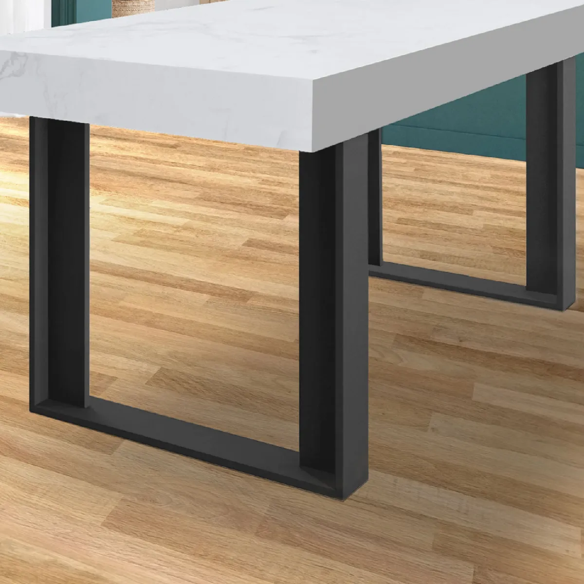 IDMarket - Table à Manger Carrée Phoenix 120 Cm Pour 6 Personnes, Bois Clair Et Pieds Noirs, Style Loft Moderne