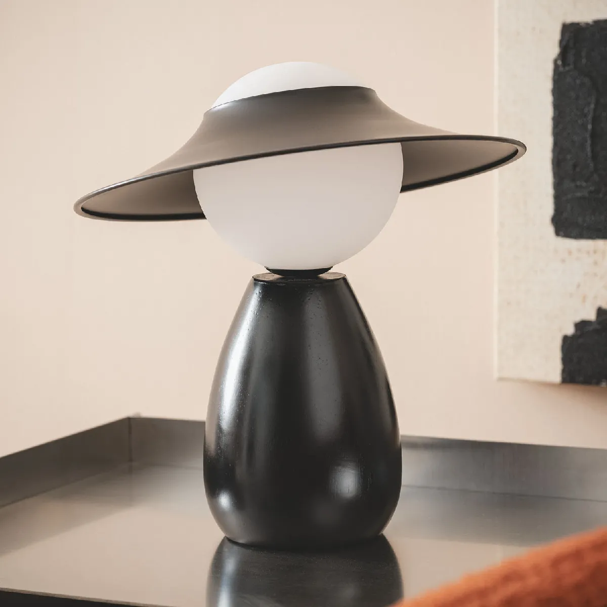 Ledkia Lampe à poser bois Raisa - Noir Ledkia Lampe à poser bois Raisa - Noir