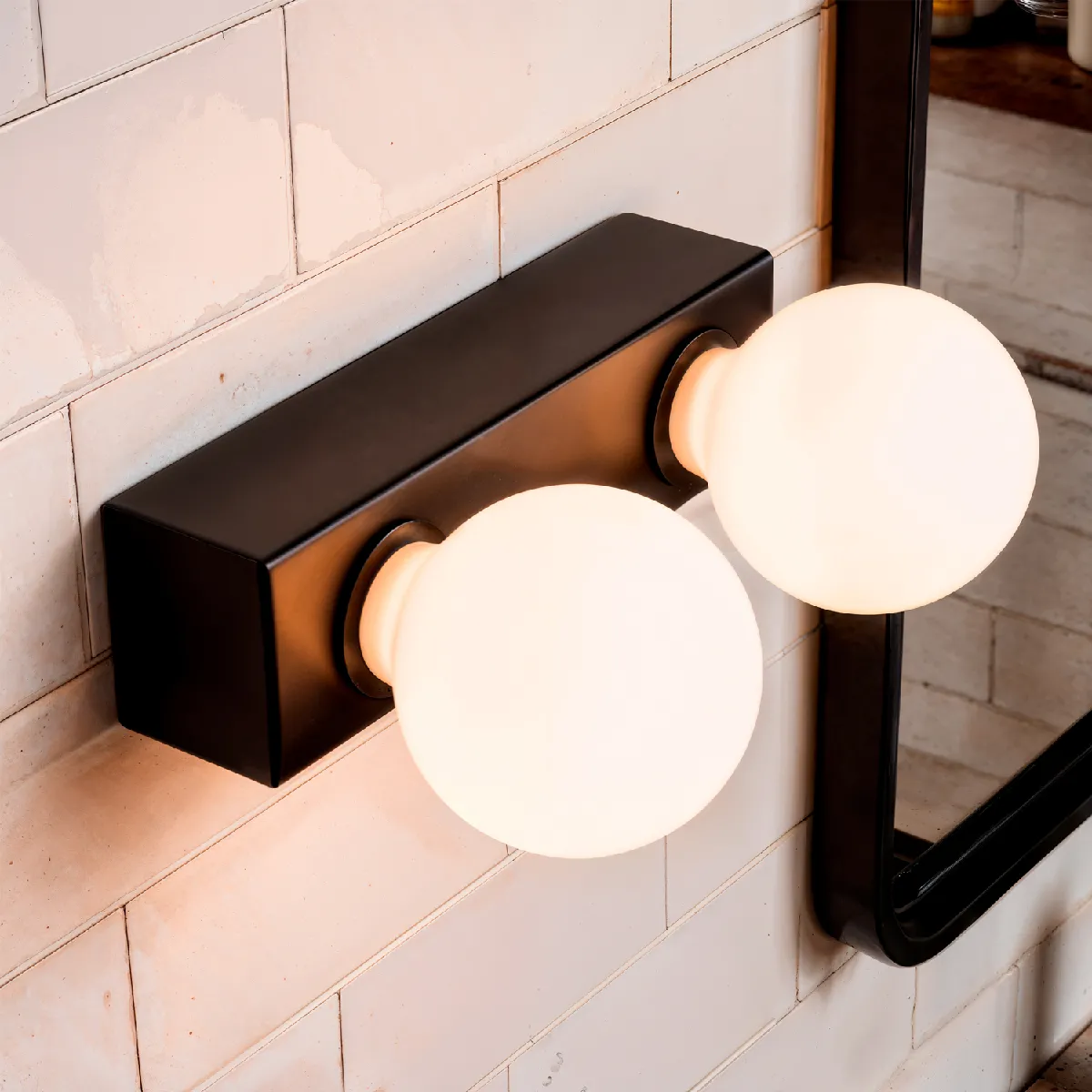Ledkia Applique murale Aizkra - Noir Ledkia Applique murale Aizkra - Noir
