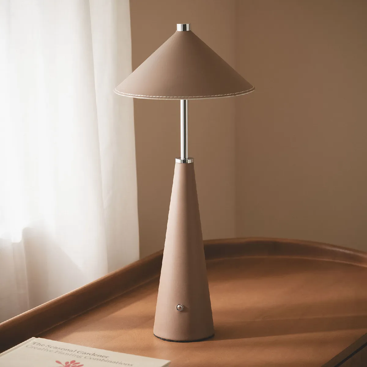 Ledkia Lampe de table LED Tyu Tule - Marron Ledkia Lampe de table LED Tyu Tule - Marron