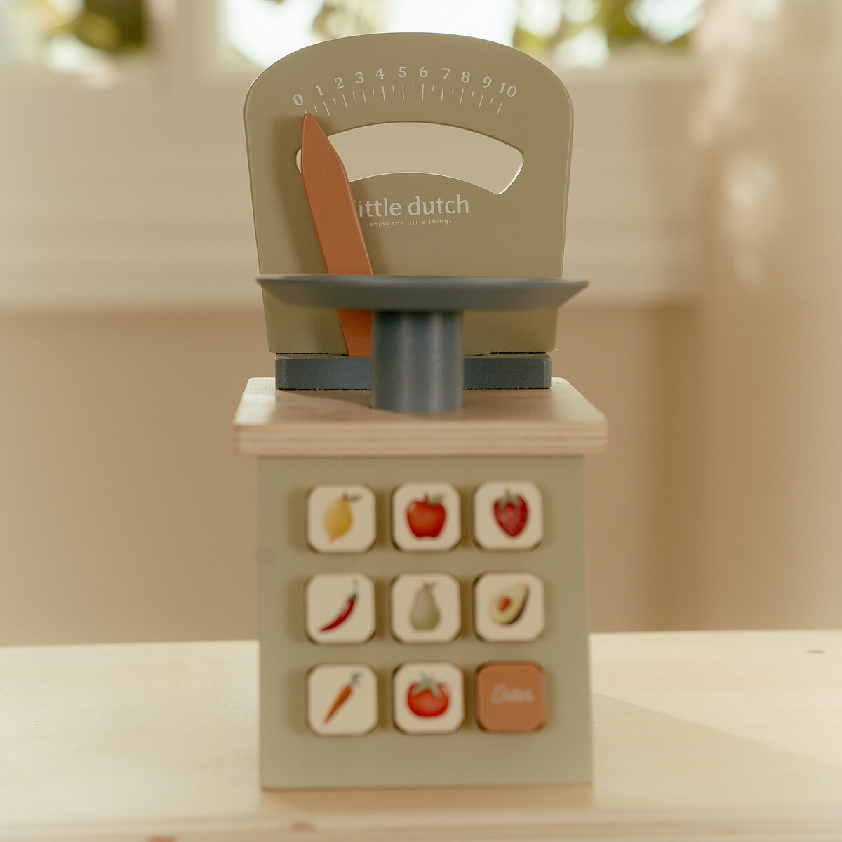 Goki – Balance En Bois Avec Plateaux Métal Et 6 Poids – Jeu D'imitation Commerçant – Dès 5 Ans – 2040756
