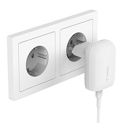 Belkin Boost Charge Chargeur secteur USB-C 30 W avec câble USB-C vers Lightning (Blanc) pas cher