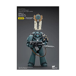 Joy Toy Warhammer The Horus Heresy - Figurine 1/18 Sons of Horus MKVI Tactical Squad Legionary with Legion Vexilla 12 cm 