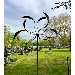 L'Héritier Du Temps Envoûtante Eolienne sur Pic Mobile de Jardin en Acier Brut 19x54x208cm 