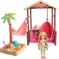 Barbie chelsea Doll et Tiki Hut Playset avec poupAe blonde de 15,2 cm, cabane avec balanAoire, hamac, sable moulable, 4 moules et 4 piAces de narration, cadeau pour les enfants de 3 A 7 ans Amazon Exclusive] 