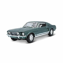 Maisto Echelle 1/18 1967 Ford Mustang GTA Fastback Véhicule moulé sous pression (les couleurs peuvent varier)