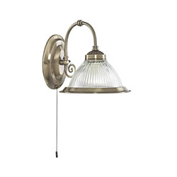 Searchlight Applique murale American Laiton Antique Coloris : Laiton AntiqueNombre d'ampoules : 1Type d'ampoule : E27Puissance max par ampoule (W) : 60Ampoules incluses : NonIP : 20Hauteur en Cm : 21Largeur en Cm : 18Pro