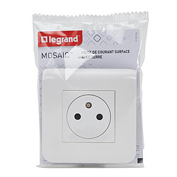 Legrand 2P+T Surface Cpl Vis Blanc