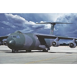 Lockheed C-141B Starlifter - 1:144e - Roden