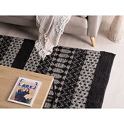 Avis Beliani Tapis en cuir noir et beige 140 x 200 cm SOKUN