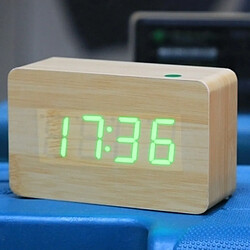 Wewoo Réveil digitale vert Numéro USB / batterie horloge en bois avec commande vocale alternativement afficher l'heure, le mois et la date la température 