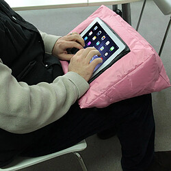 Thedecofactory ANDROID - Coussin support pour tablette multifonction rose 38x38