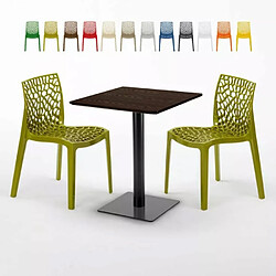 Grand Soleil Table carrée 60x60 pied noir et surface bois avec 2 chaises colorées Gruvyer Kiss - Anis vert