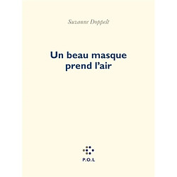 Un beau masque prend l'air