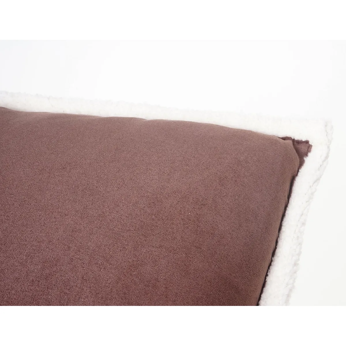 Avis Decoshop26 Coussin marron effet suède 45x45 cm déhoussable DECO04067