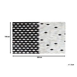 Beliani Tapis en cuir blanc et noir 140 x 200 cm MALDAN