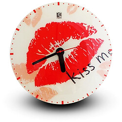 Totalcadeau Horloge design avec inscription kiss me trace de lèvres