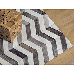 Acheter Beliani Tapis gris aux motifs zigzag 140 x 200 AKSAZ