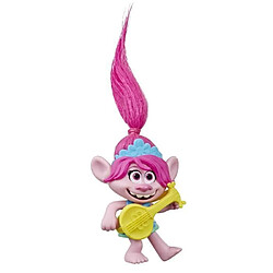 Hasbro Les Trolls 2 Tournee Mondiale de DreamWorks - Poupee Poppy avec Ukulele - 12,5 cm