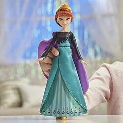 Hasbro Disney La Reine des Neiges 2 - Poupée Princesse Disney Anna chantante (français) en tenue de Reine - 27 cm