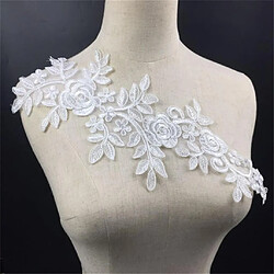 Applique de dentelle blanche