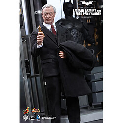 Avis Hot Toys MMS235 - DC Comics - The Dark Knight - Batman Armory With Alfred Pennyworth