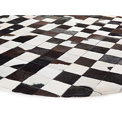 Beliani Tapis rond patchwork en cuir noir et blanc BERGAMA pas cher