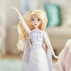 Hasbro Disney La Reine des Neiges 2 - Poupée Princesse Disney Elsa chantante (français) en tenue de Reine - 27 cm