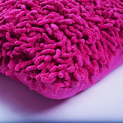 Thedecofactory SHAGGY DISCO - Coussin en coton seventies framboise 40x40