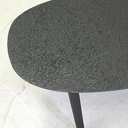 Acheter Aubry Gaspard Table basse ovale en métal texturé noir.