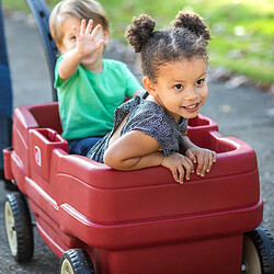 Step2 Neighborhood Wagon | Wagon Jouet | Chariot Jouet Rouge, 2 Places | Confortable et Sécuritaire avec Ceintures de Sécurité inclusent | Facile à Nettoyer et à Transporter pas cher