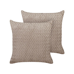 Beliani Lot de 2 coussins SURMI Fourrure synthétique 45 x 45 cm Unicolore Gaufré Marron clair