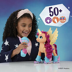 Hasbro MY LITTLE PONY - A New Generation - Sunny Starscout en rollers - jouet 22 - 5 cm télécommande - 50 réactions - lumières et musique