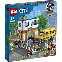 LEGO 60329 City Une Journée d'École, Jouet de Construction Bus, 2 Classes et Plaques de Route, Set pour Enfants +6 Ans Lego 60329 - Une journée d’école