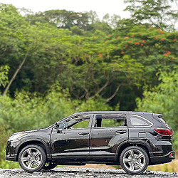 Universal 1: 32 Toyota Highlander SUV modèle en alliage (noir) pas cher