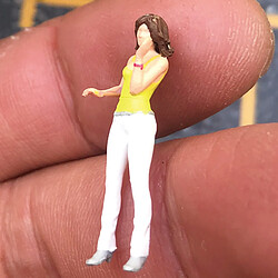 Avis 1/64 Personnages Minuscules PVC Personnes Femmes / Balance Modèle De Voiture Sable Table Accs Jaune