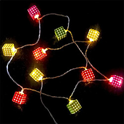 Totalcadeau Guirlande de LED en forme de cubes perforés Décoration Romantique