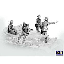 Avis Master Box Figurine Mignature German Stug Iii Crew, Wwii Era.their Position Is Behind That Forest