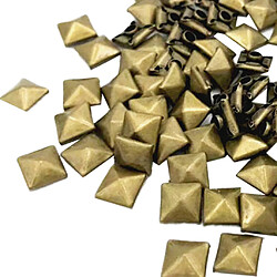 Acheter Goujons de rivet de pyramide carrée en métal 100pcs pour des sacs de chaussures de vêtements Decor 12mm