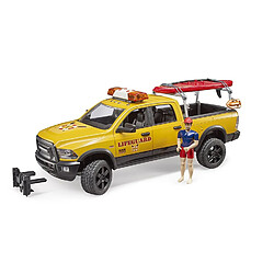 Bruder Power Wagon RAM 2500 pour maître-nageur avec figurine, Stand Up Paddle et module son et lumière