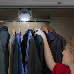 Avis Totalcadeau Lampe d'appoint à piles projecteur avec détecteur de mouvement