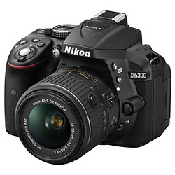 Nikon D5300 + AF-S DX NIKKOR 18-55mm VR II - Réflex Numérique 24.2 MP